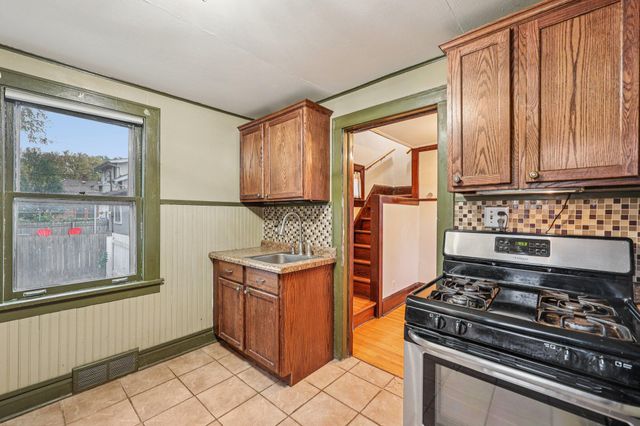 1559 Almond Avenue, Saint Paul, MN 55108