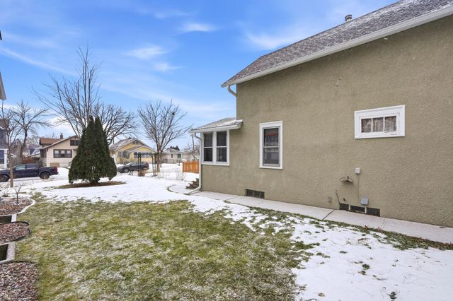 1559 Almond Avenue, Saint Paul, MN 55108