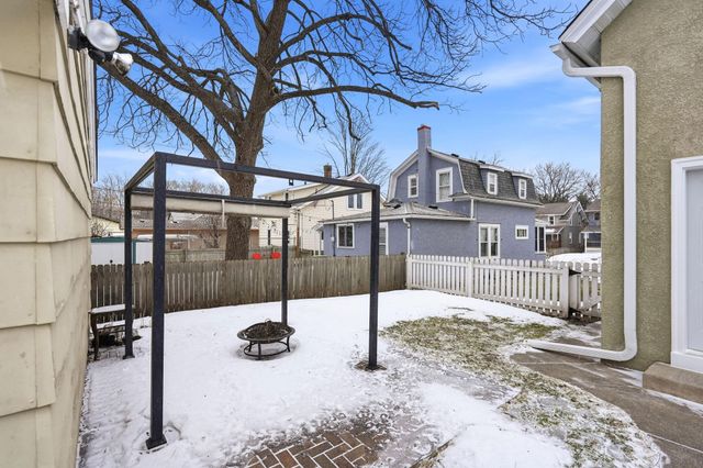 1559 Almond Avenue, Saint Paul, MN 55108