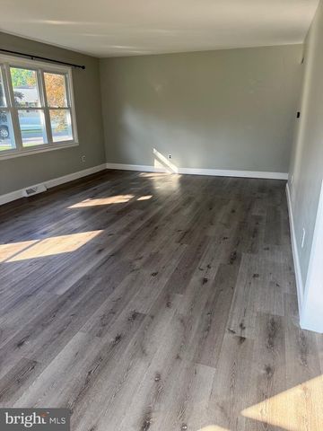 1015 ASHTON AVE, Beverly, NJ 08010