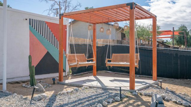 6946 Lennox Avenue, Yucca Valley, CA 92284