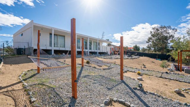 6946 Lennox Avenue, Yucca Valley, CA 92284