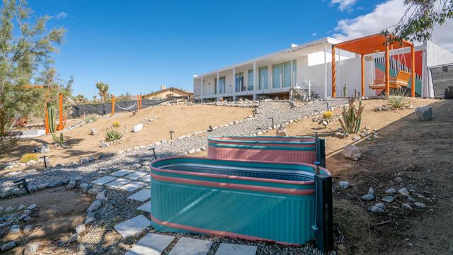 6946 Lennox Avenue, Yucca Valley, CA 92284