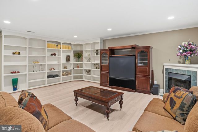 1156 FIELDVIEW DR, Reston, VA 20194