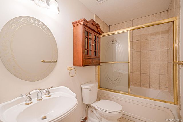 26 Amesworth Court, Middle Island, NY 11953