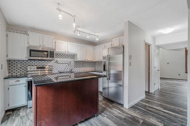 26 Amesworth Court, Middle Island, NY 11953