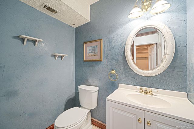 26 Amesworth Court, Middle Island, NY 11953