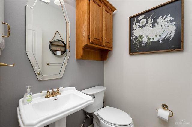 413 E Bluebird Avenue, Mcallen, TX 78504