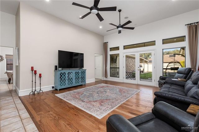 413 E Bluebird Avenue, Mcallen, TX 78504