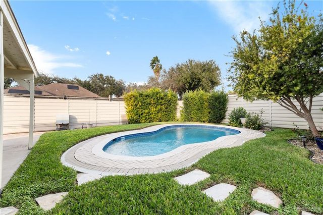 413 E Bluebird Avenue, Mcallen, TX 78504