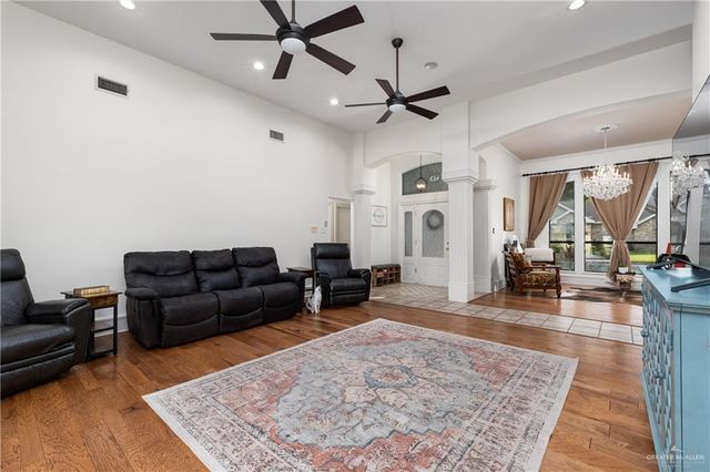 413 E Bluebird Avenue, Mcallen, TX 78504