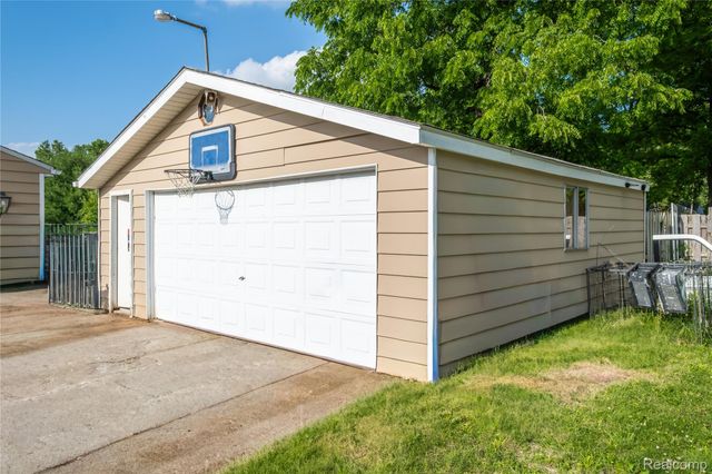 3431 Griffith Court, Burton, MI 48529