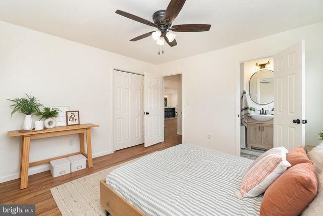 8 GRINNEL DR, Camp Hill, PA 17011