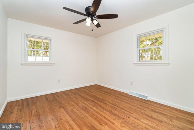 8 GRINNEL DR, Camp Hill, PA 17011