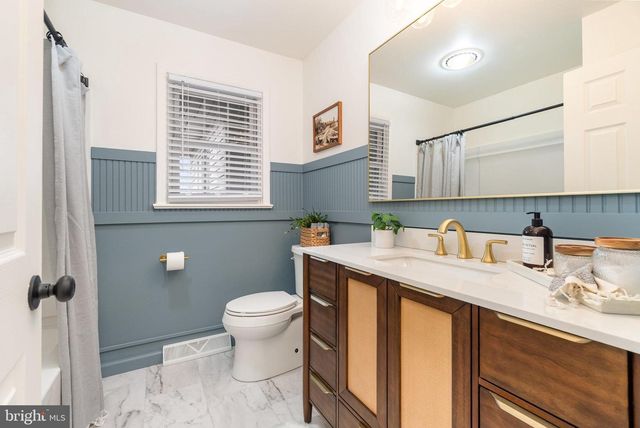 8 GRINNEL DR, Camp Hill, PA 17011