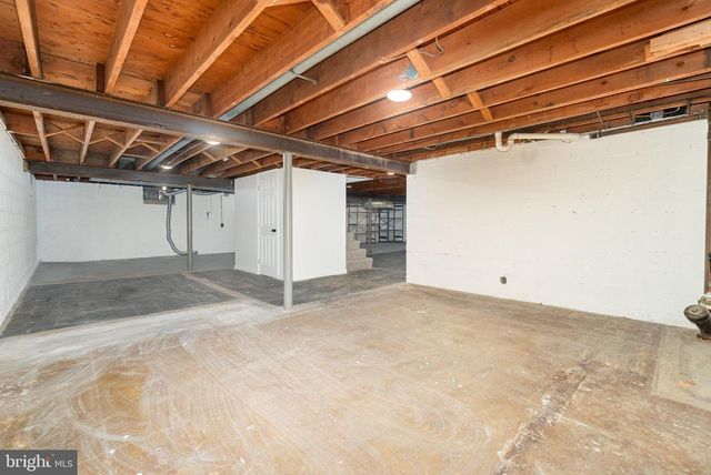 8 GRINNEL DR, Camp Hill, PA 17011