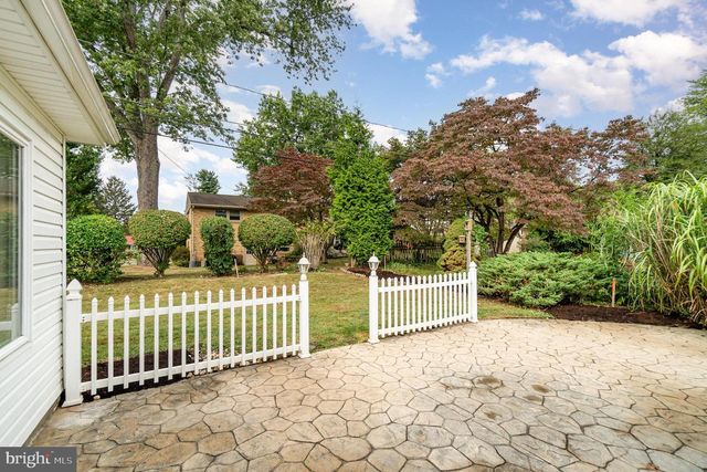 8 GRINNEL DR, Camp Hill, PA 17011