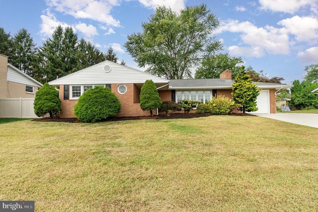 8 GRINNEL DR, Camp Hill, PA 17011