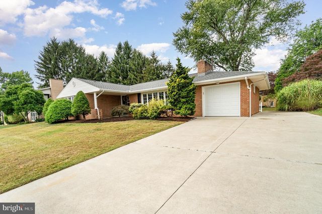 8 GRINNEL DR, Camp Hill, PA 17011