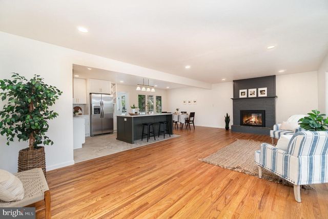 8 GRINNEL DR, Camp Hill, PA 17011