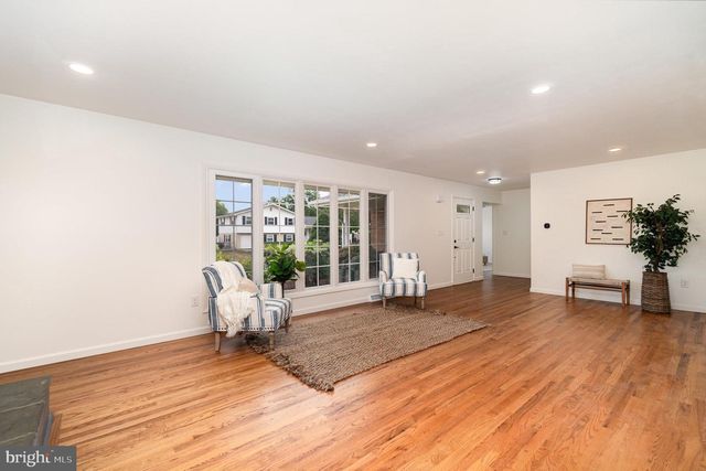 8 GRINNEL DR, Camp Hill, PA 17011