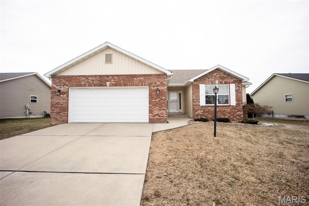 7008 Augusta Drive, Glen Carbon, IL 62034