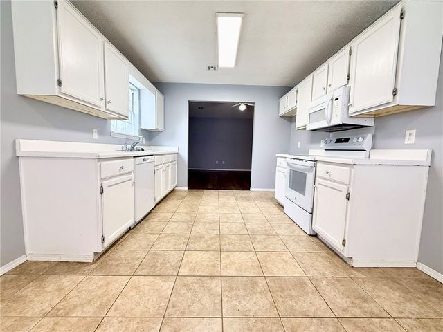 3102 NE 12 Street, Bentonville, AR 72712