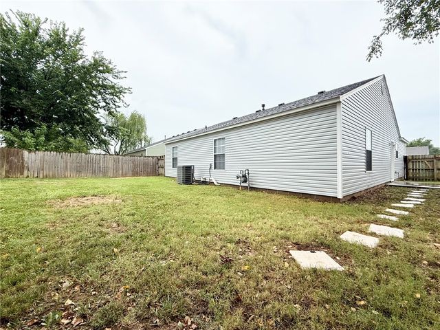 3102 NE 12 Street, Bentonville, AR 72712