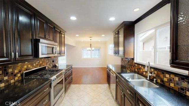 239 Albert Place, Costa Mesa, CA 92627