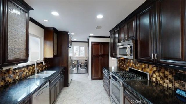 239 Albert Place, Costa Mesa, CA 92627