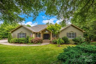 842 Rickel Drive, Hendersonville, NC 28739