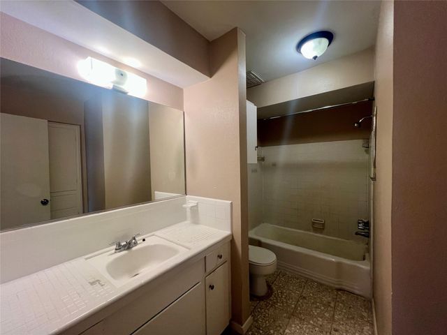 7714 Renwick Drive K107, Houston, TX 77081