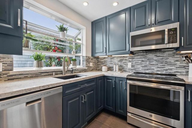 18 Cape Hatteras Court, Redwood City, CA 94065