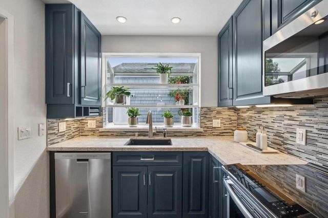 18 Cape Hatteras Court, Redwood City, CA 94065