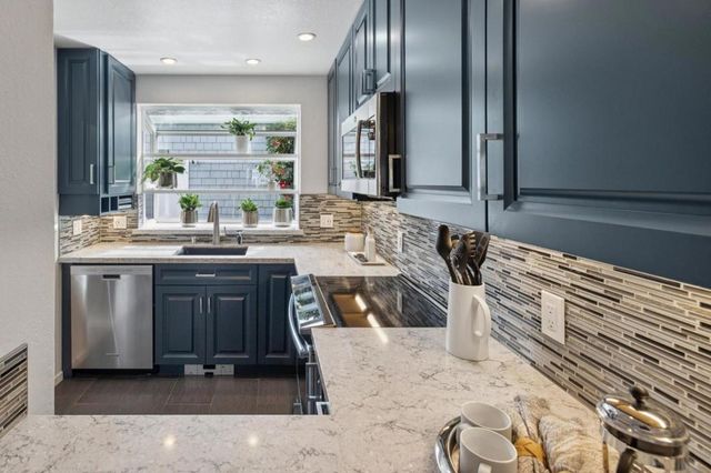 18 Cape Hatteras Court, Redwood City, CA 94065