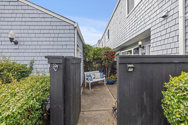 18 Cape Hatteras Court, Redwood City, CA 94065