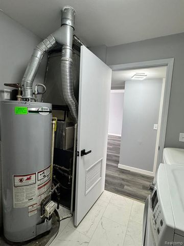 31844 Kelly Road 4, Roseville, MI 48066