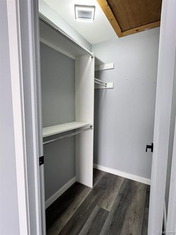 31844 Kelly Road 4, Roseville, MI 48066