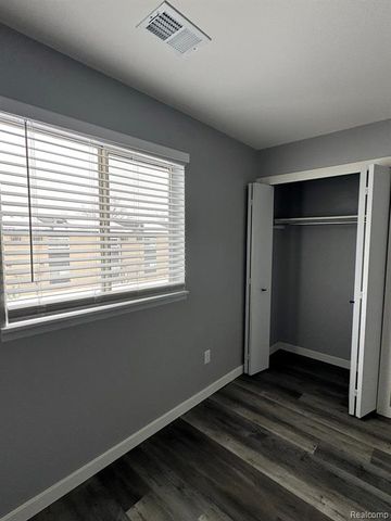 31844 Kelly Road 4, Roseville, MI 48066