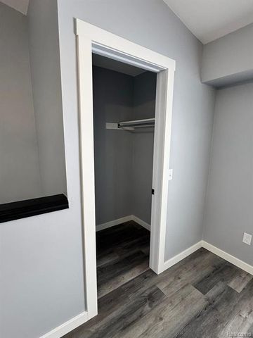 31844 Kelly Road 4, Roseville, MI 48066