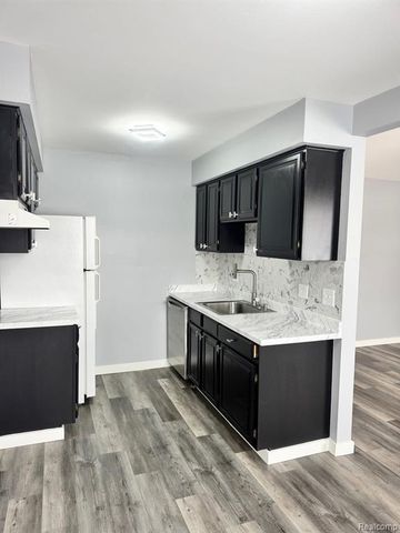 31844 Kelly Road 4, Roseville, MI 48066