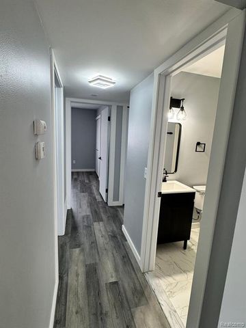 31844 Kelly Road 4, Roseville, MI 48066