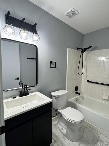 31844 Kelly Road 4, Roseville, MI 48066