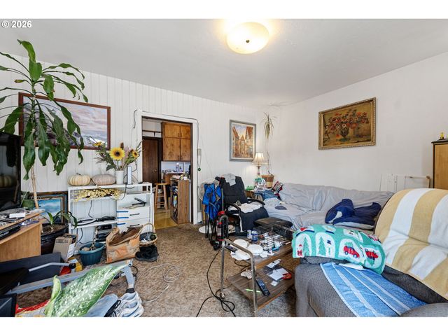 93 SHADY Loop, Springfield, OR 97477