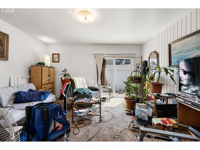 93 SHADY Loop, Springfield, OR 97477