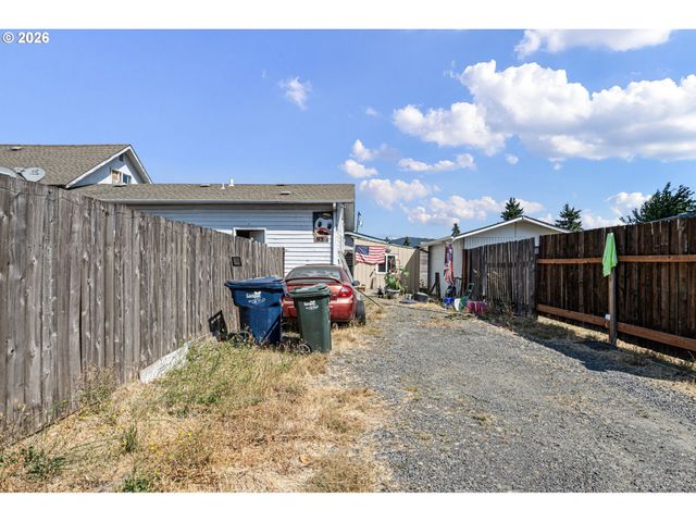 93 SHADY Loop, Springfield, OR 97477
