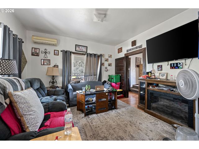 93 SHADY Loop, Springfield, OR 97477
