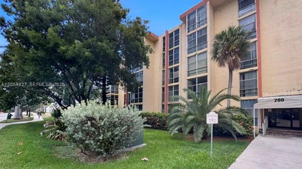 200 172nd Street 406, Sunny Isles Beach, FL 33160