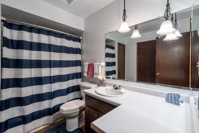 3805 W Glenwood DRIVE, Franklin, WI 53132