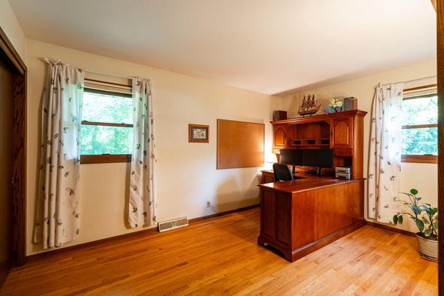 3805 W Glenwood DRIVE, Franklin, WI 53132